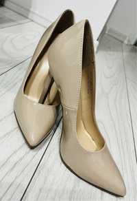 Pantofi stiletto