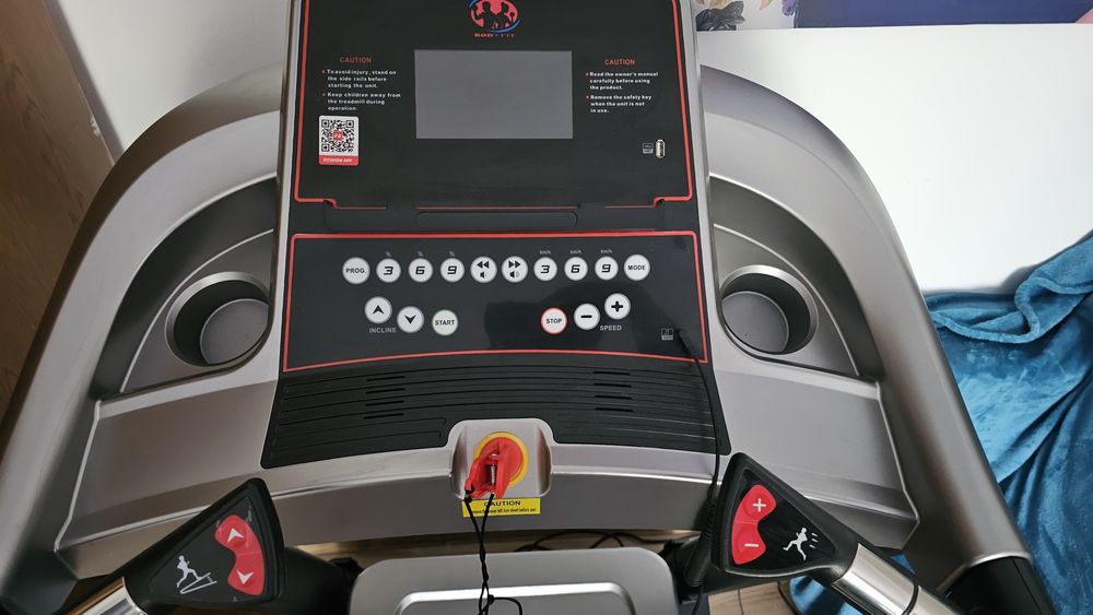 Banda de alergat electrica BodyFit A6000, Motor 3.25 CP, App FitShow,