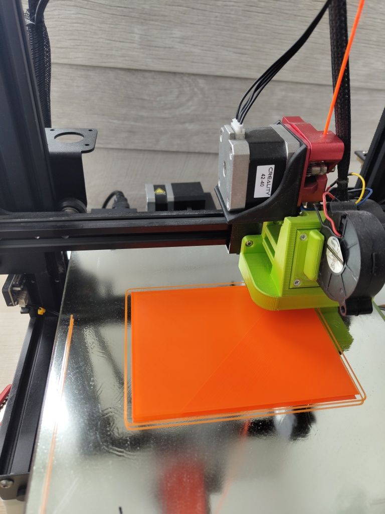 Imprimanta 3D Ender 3V2 modificata - preț NEGOCIABIL