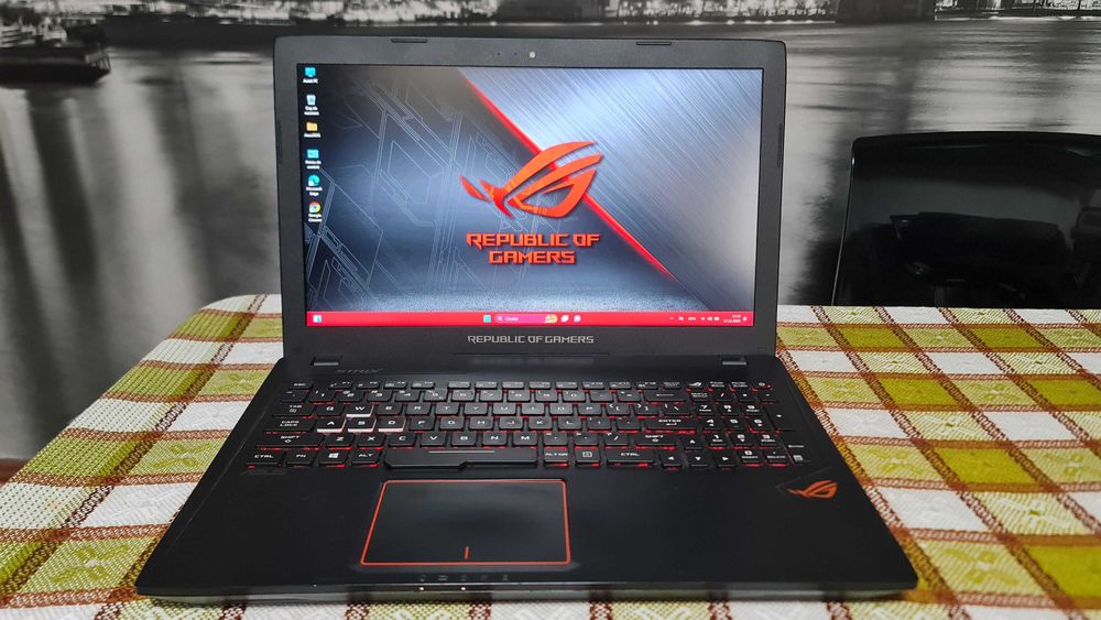 Laptop gaming ASUS ROG - i7-7700 HQ, 32 GB RAM, 2.25 TB Stocare