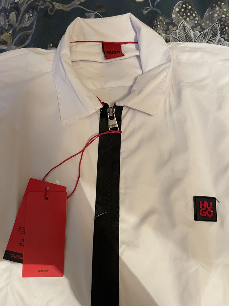 Hugo boss бяла риза с цип