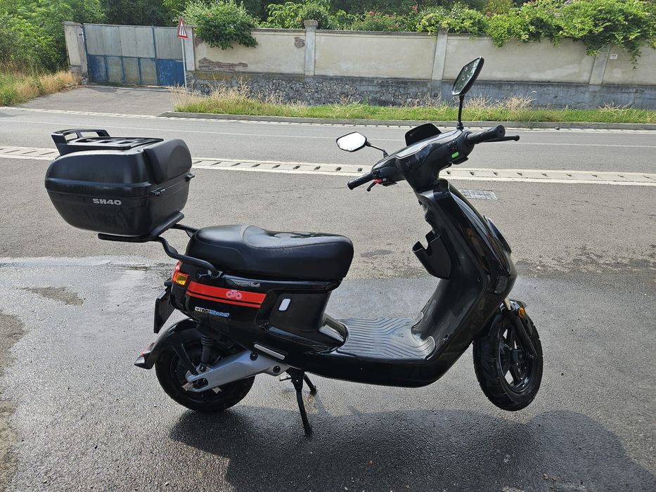 Niu M+ Sport moped electric cu tempomat