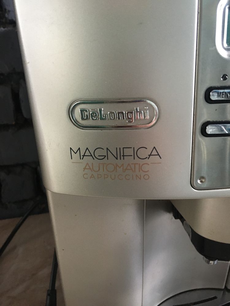 Aparat cafea Delonghi magnifica capuccino