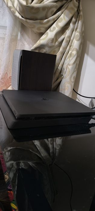 Срочно продаётся PlayStation 4 slim 500gb в отличном состоянии!