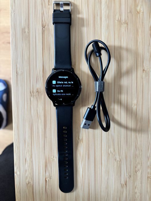 Smartwatch compatibil IOS si Android