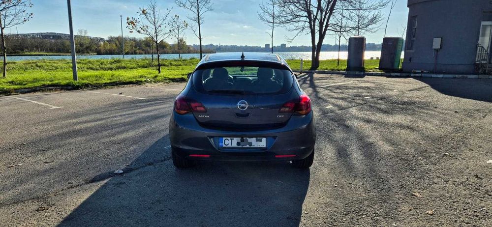 Vand Opel Astra J versiunea COSMO 1.7cdti, 110CP, fabricatie 2010