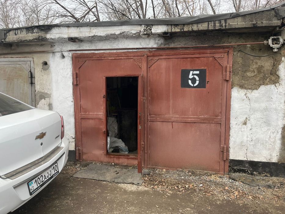 Продам гараж , 1 общество, погреб есть, смотровая яма (