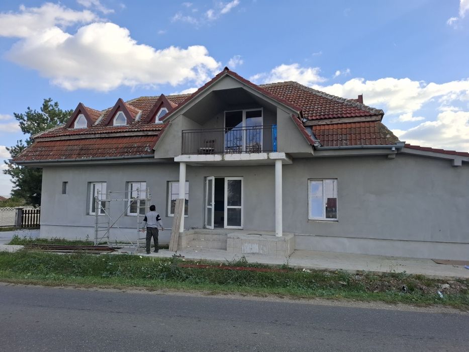Spatiu comercial, productie, cazare- casa de locuit la 10 km de Oradea
