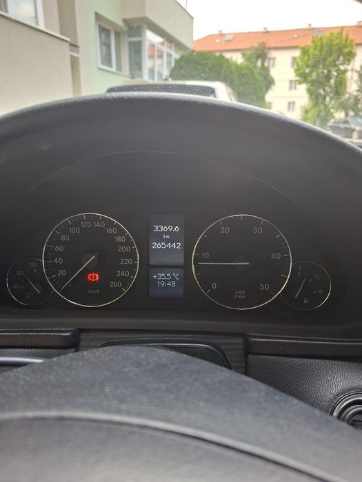 Vând mercedes benz C 200