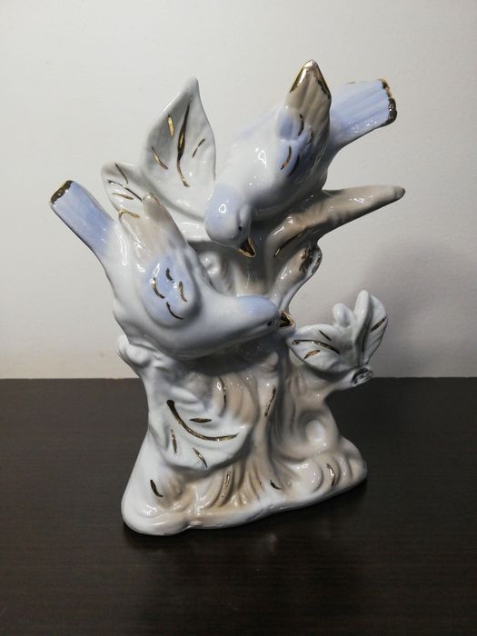 Прекрасна статуетка с  птици. Порцелан.