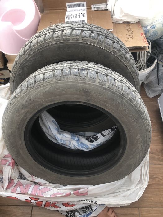 4 зимние шины Nokian 175/65R 14
