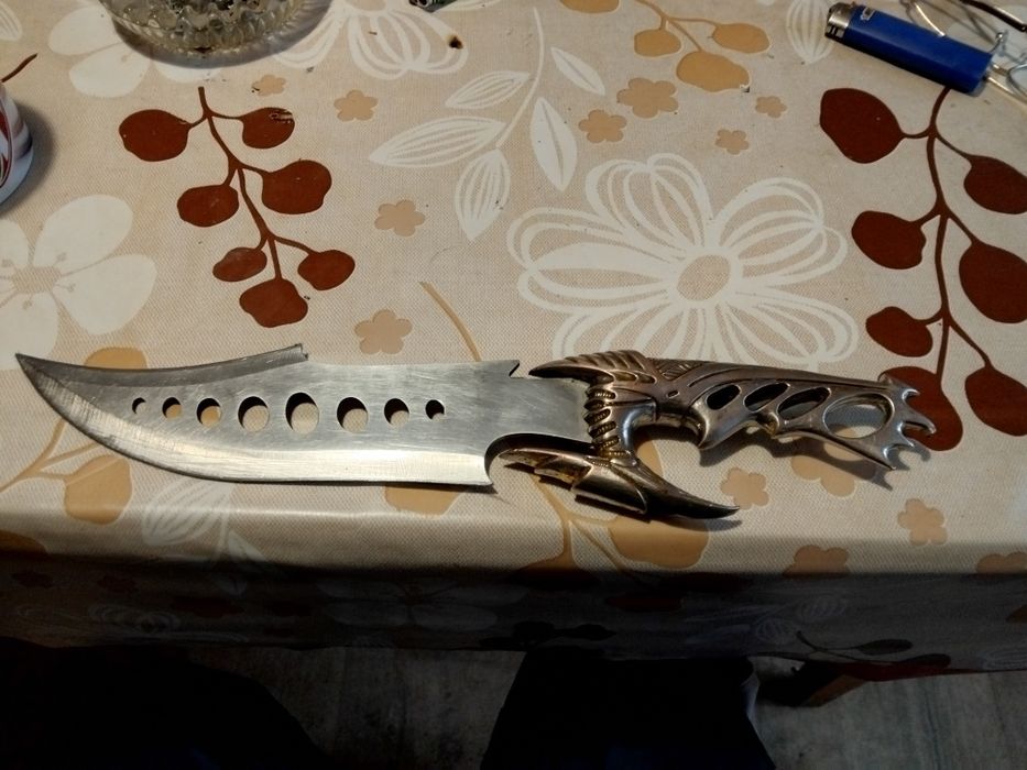 Se vinde cutit de vinatoare