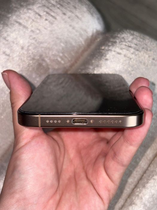 Продам Iphone 16 pro max