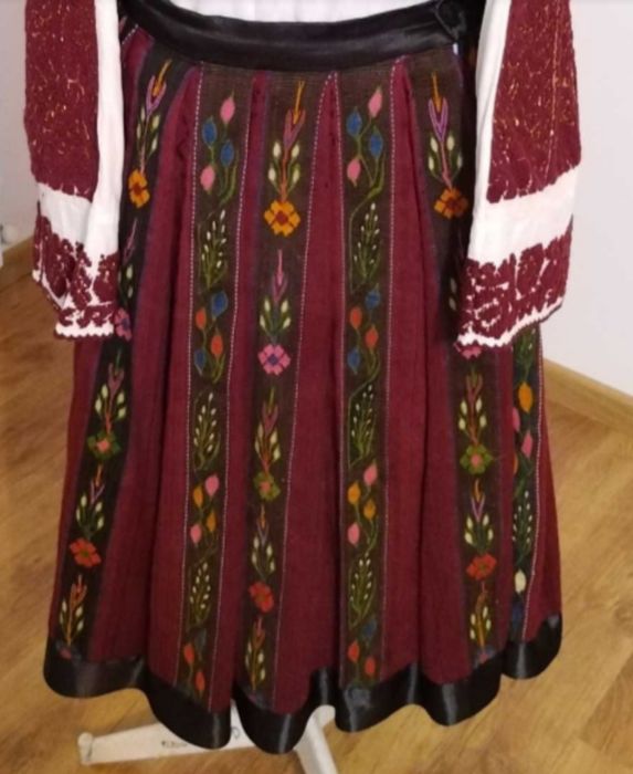 VÂLNIC superb bordo