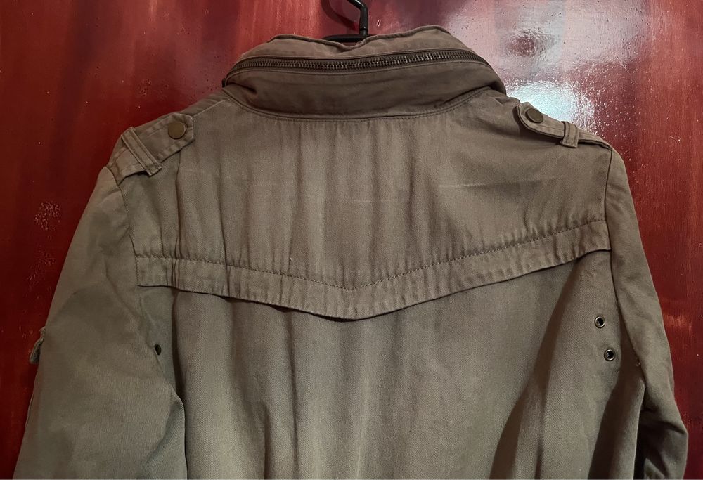 Маслено зелена парка H&M