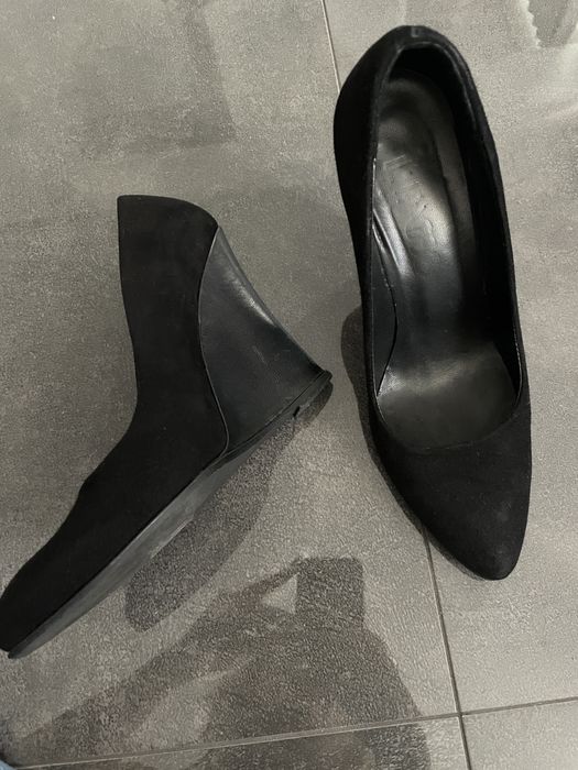 Pantofi cu toc mediu