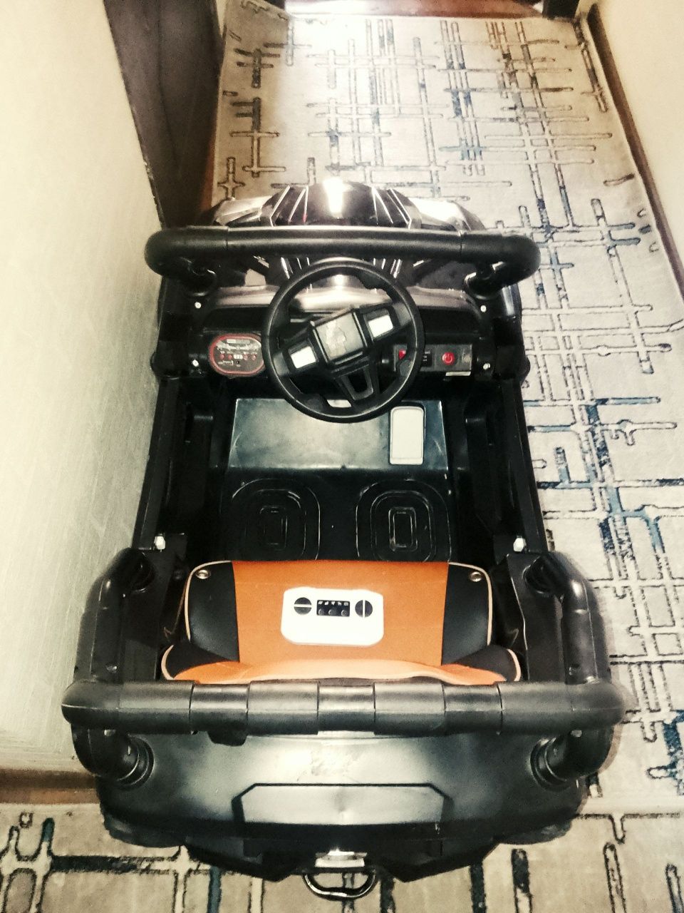 Bolalar mashinasi 4x4 holati yangi