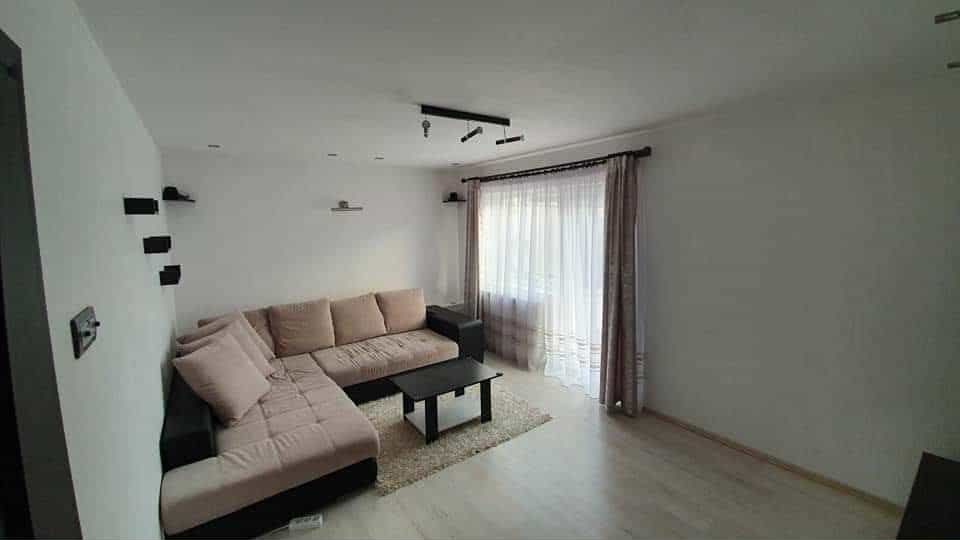 Vand apartament 2 camere - Decomandat - zona Lebada