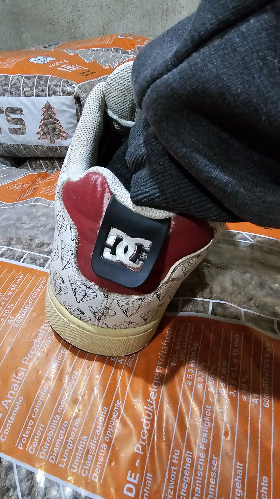 DC Shoe Co. Rob Dyrdek Номер 43ти бяло Кецове