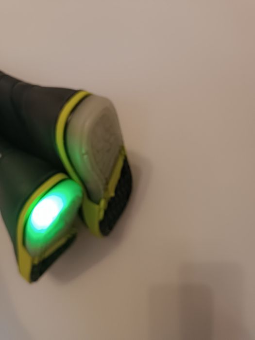 Чисто нови детски светещи гуменки ватирани ботуши