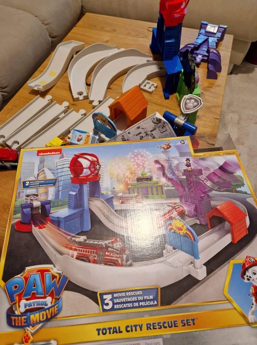 Пес Патрул  PAW PATROL THE MOVIE Писта с 2 изстрелвачки

+ три колички