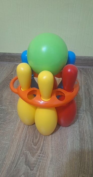 Детска игра с кегли