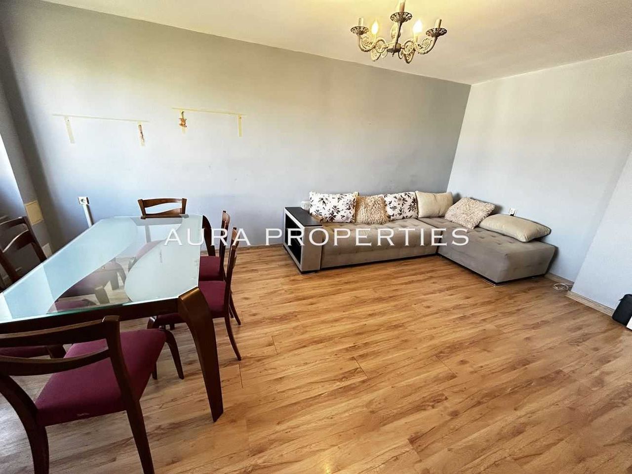 Дава се под наем Двустаен апартамент в Разград, Център - 70 кв.м за 306 € - Снимка #3