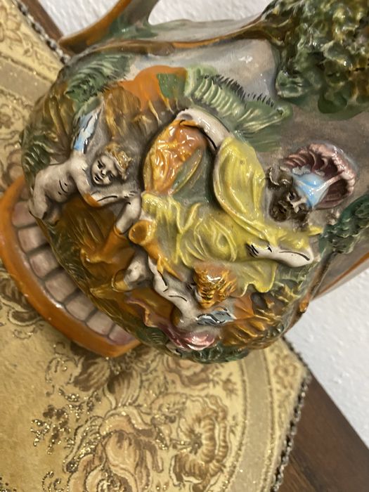 Порцеланова кана Capodimonte Италия с релефна украса
