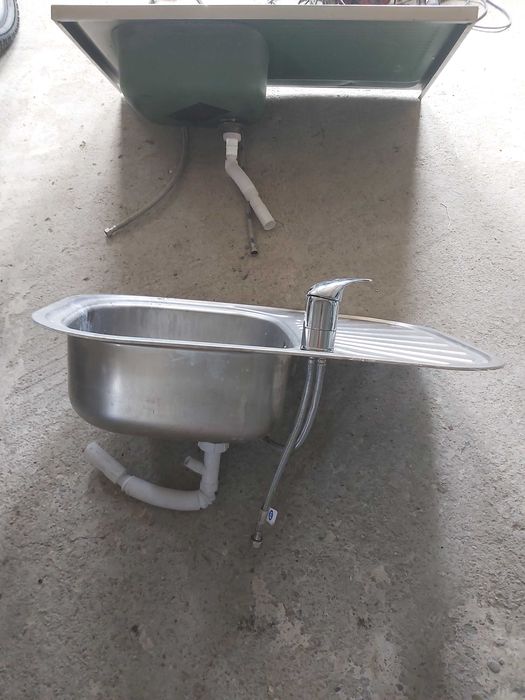 Chiuvete 2 buc.inox complete cu baterie si sifon 1 buc. 250 lei