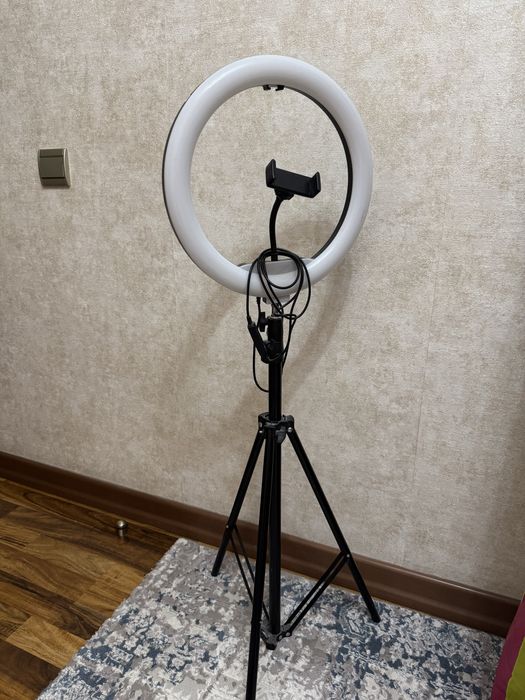 Штатив с лампой