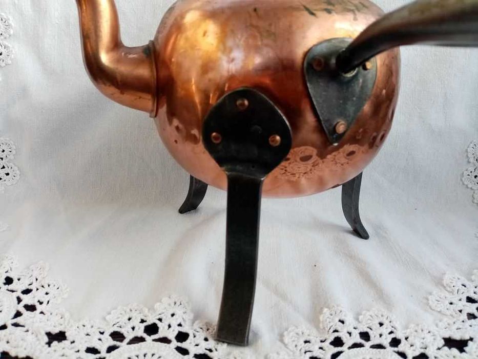 Стар меден чайник