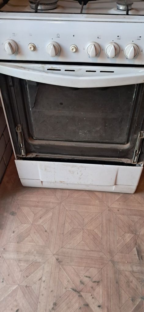 Продам газовую плиту Indezit