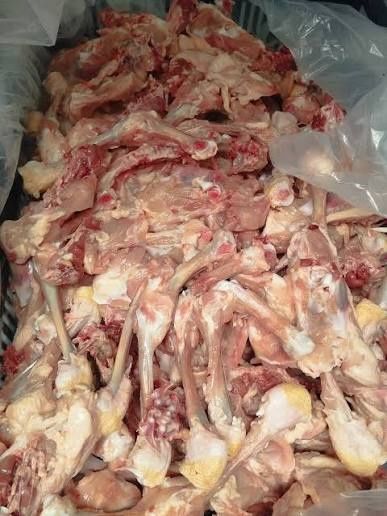 Vând hrana pentru caini