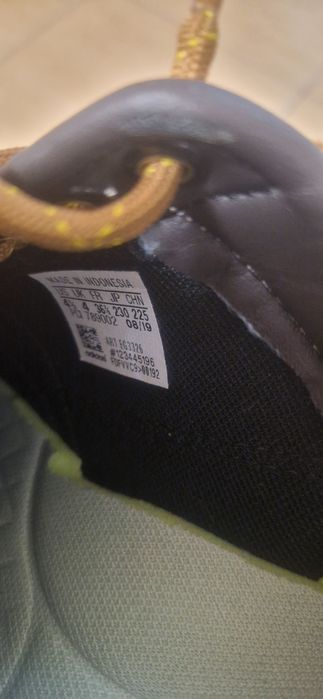 Vând adidasi baieti