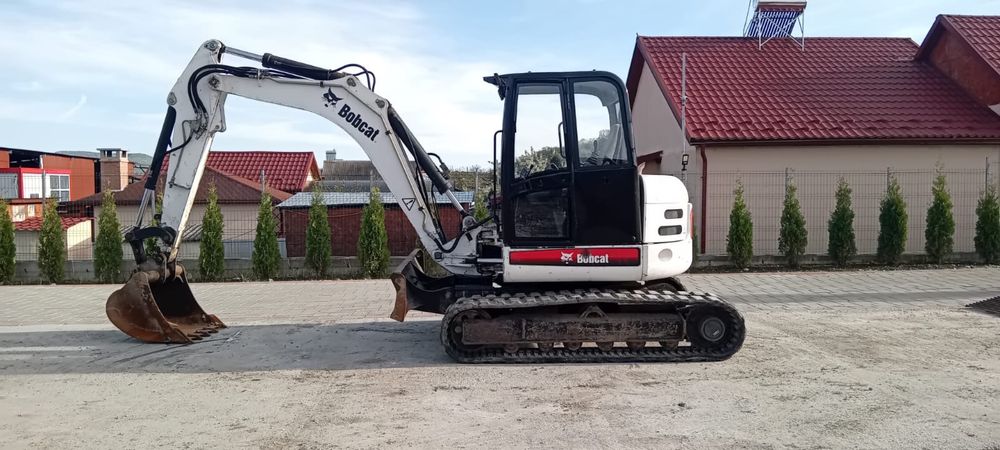 Excavator bobcat 8000 kg an 2007