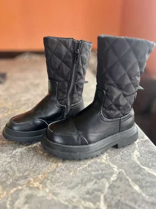 Детски ботушки,много запазени