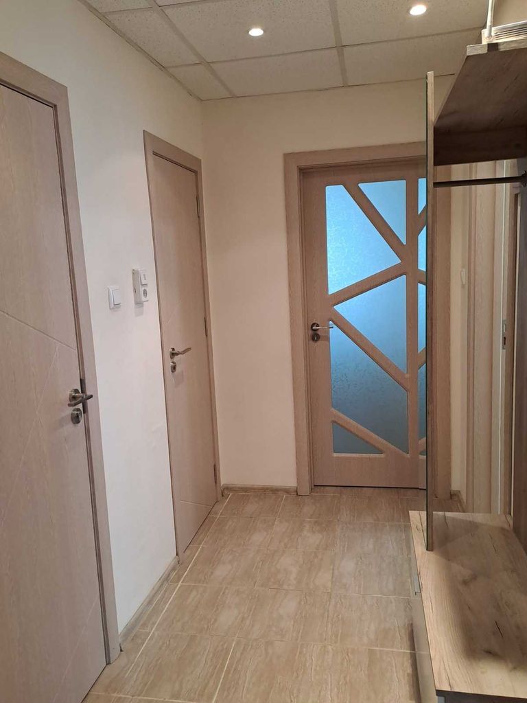 Дава се под наем Тристаен апартамент в Варна, ВИНС - 92 кв.м за 650 € - Снимка #8