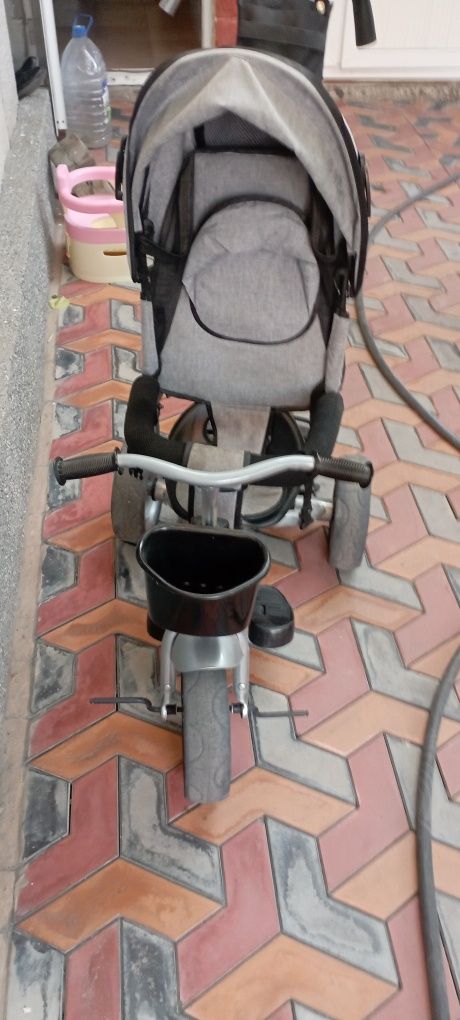Elktron belanchak va velik kolyaska sotiladi. Holati yahshi ishlaydi
