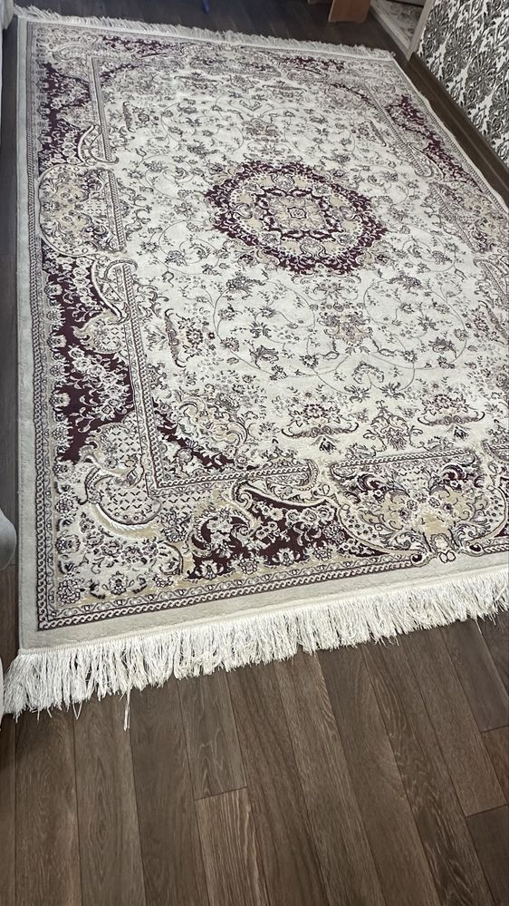 Продается ковер шерстяной 2*3