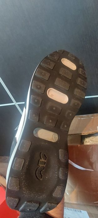 Маратонки Nike 42