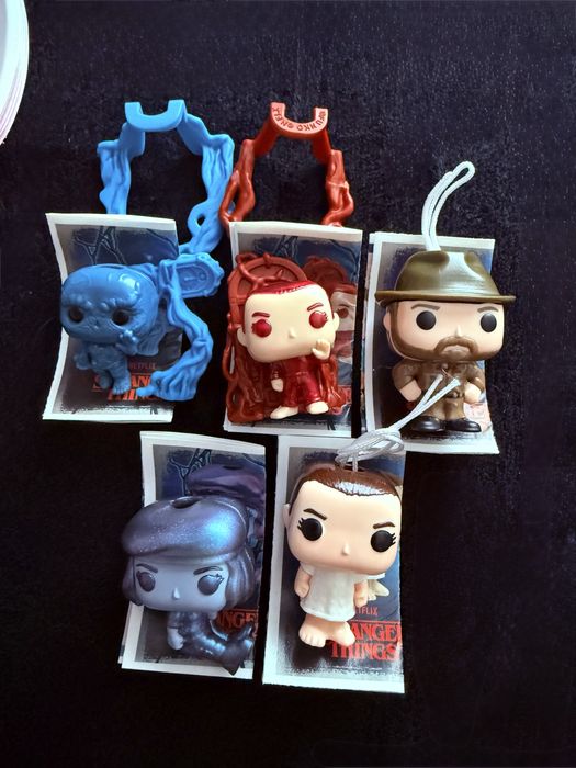 Фигурка Kinder очень странный дела