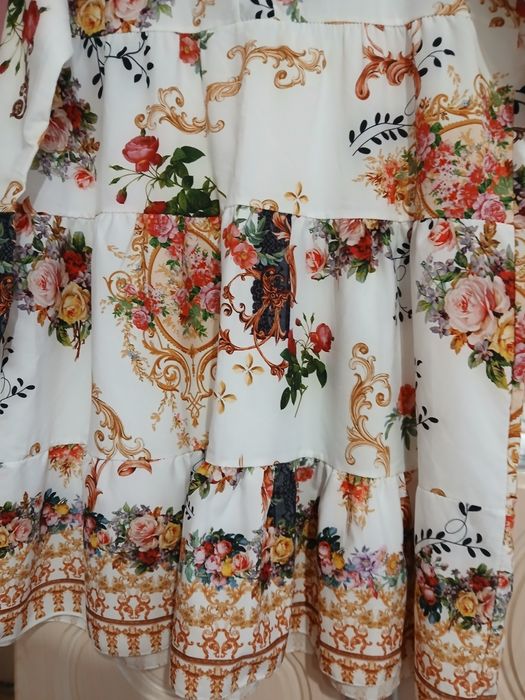 Rochie superbă cu flori