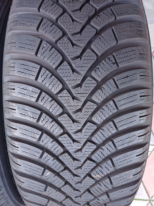 Vând 2 anvelope de iarna 225 55 r18 FALKEN aproape noi din 2021
