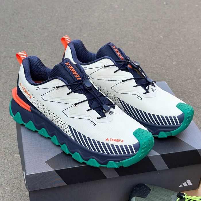 Adidas terrex    .