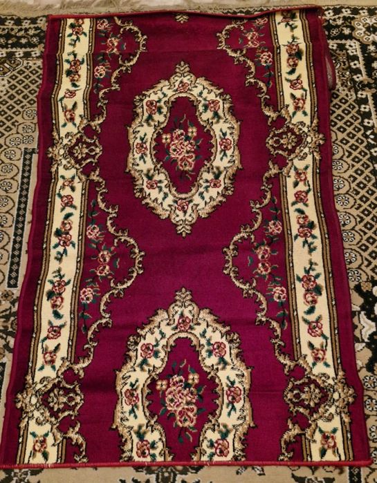 Продаётся Хорошая Ковровая Дорожка ( из шерсти)