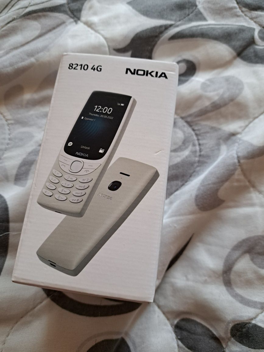 Чисто нова Nokia 8210