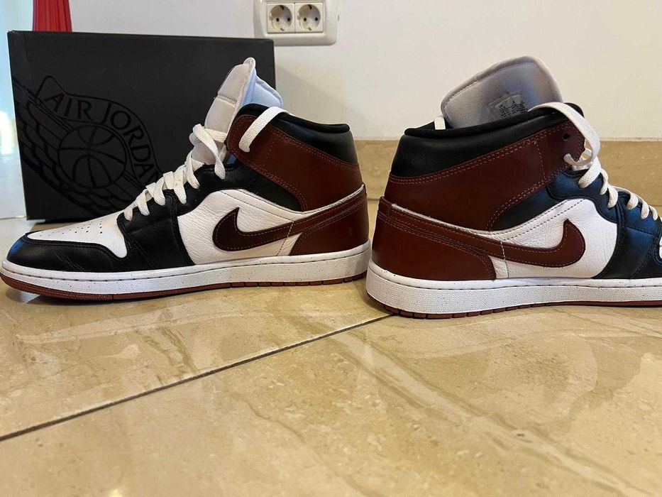 Jordan 1 Mid SE Dark Pony