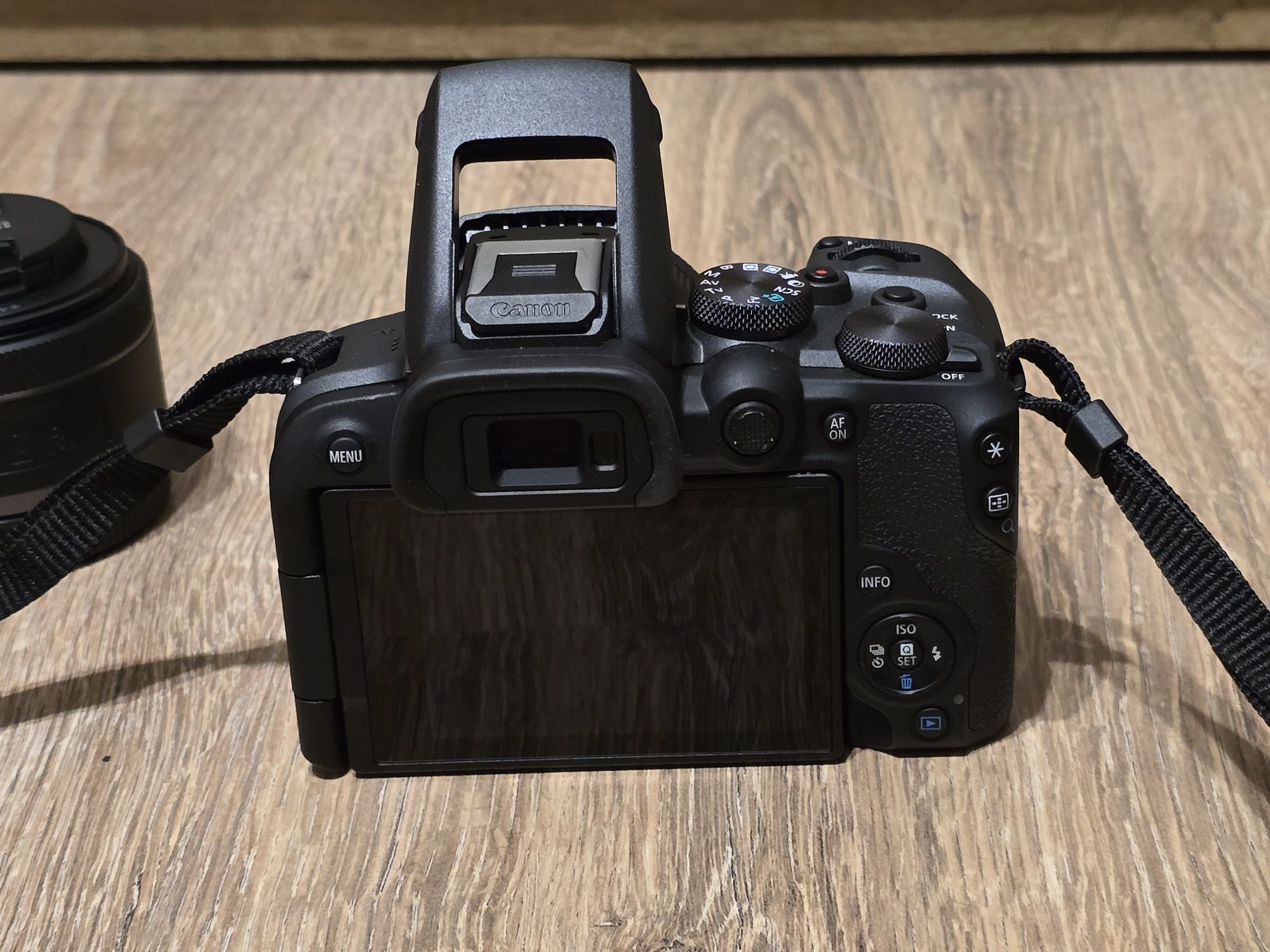 Canon R10 + Obiectiv Canon RF-S 18-45mm + Obiectiv RF 50mm F/1.8 STM