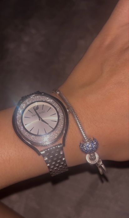 Продам часы Swarovski с гаратией