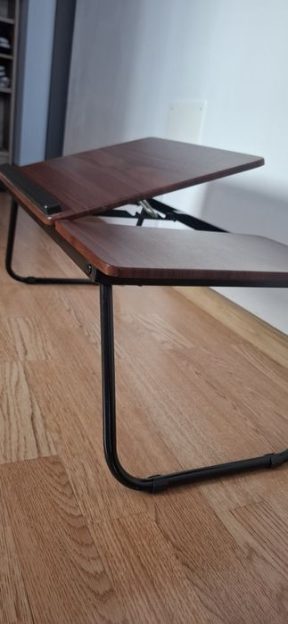 Vând măsuță laptop